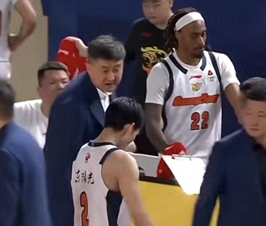 天天斗地主-不是张皓嘉！不是杜润旺！杜锋训斥2人10中0，奎因失误徐杰挨批